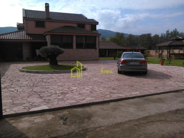 Luksuzna vila u Komanima 400m2