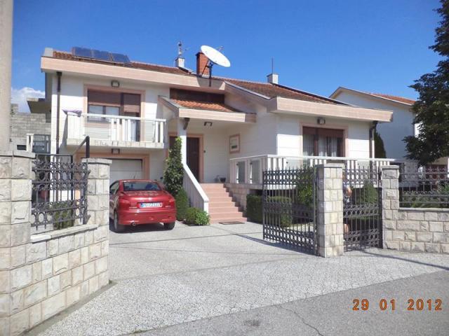 Namjestena kuca 330m2, Zabjelo