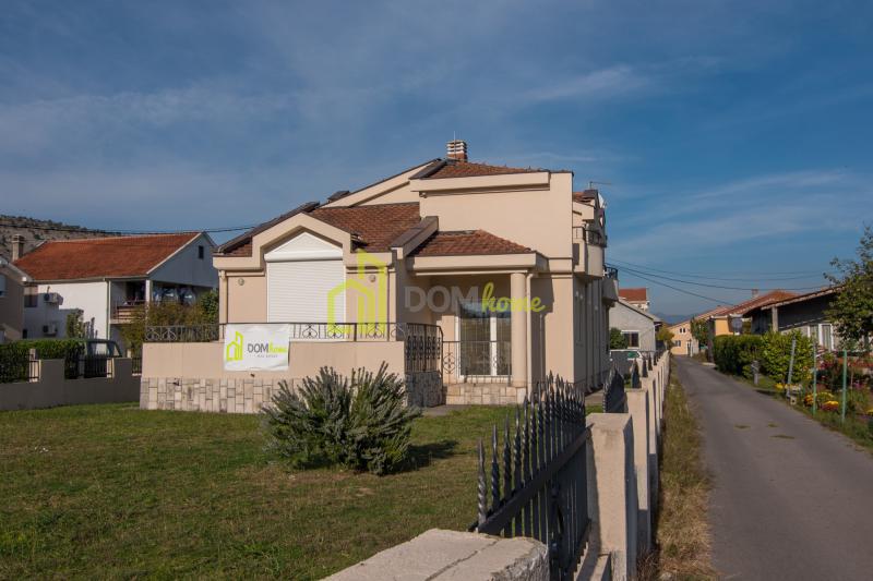 Namjestena kuća 200m2 , Tolosi