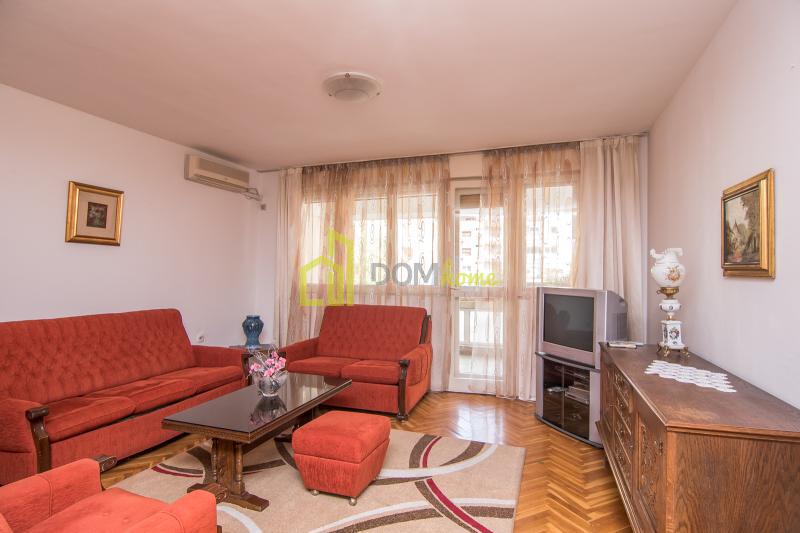 Za izdavanje namjesten trosoban stan 77m2, Centar