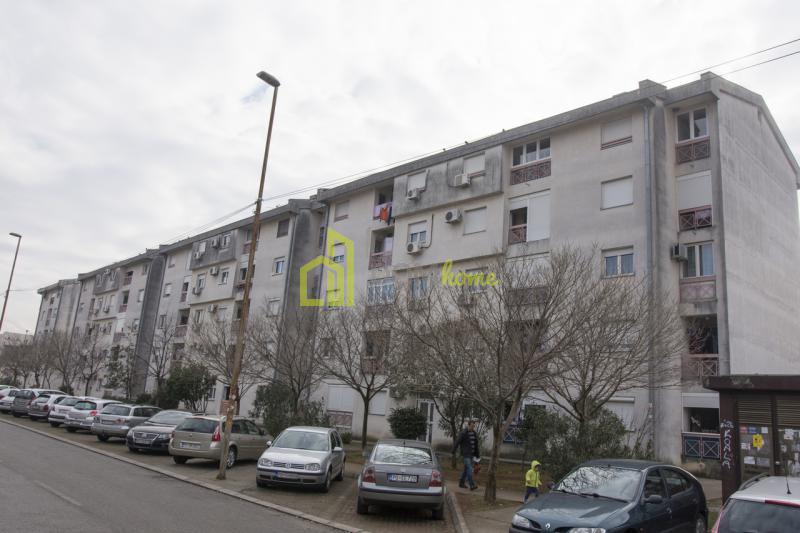 Za izdavanje dvosoban namjesten stan 65m2, Stari Aerodrom