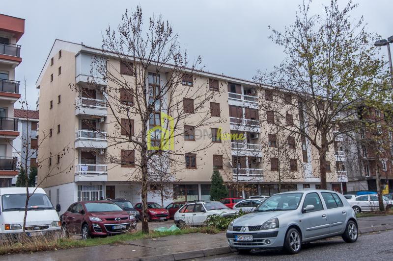 Trosoban namjsesten stan,83m2,Blok 9