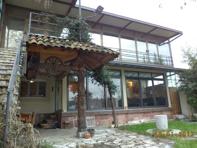 Namjestena kuca 150m2, Obala Morace kod mosta Union Bridge