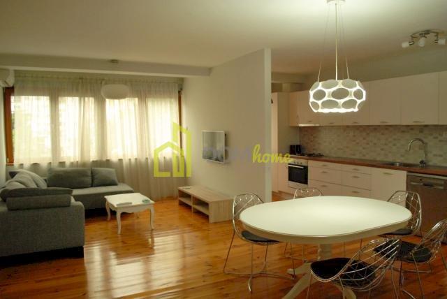 Dvosoban lux namjesten stan 76m2, zgrada Mase