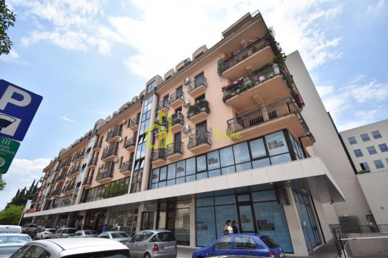 Za izdavanje dvosoban stan 70m2, Centar