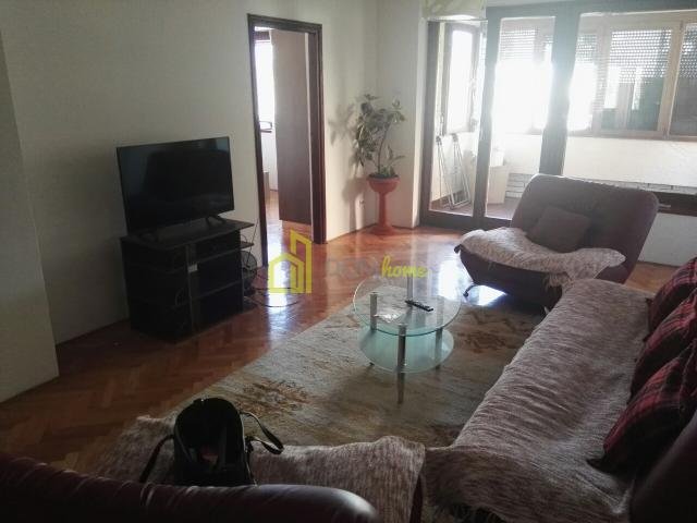 Jednosoban stan 68m2 , Vojna zgrada preko puta Ei Nisa