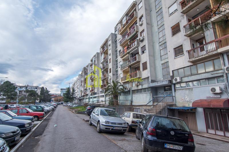 Trosoban nenamjesten stan,100m2,Preko Morace