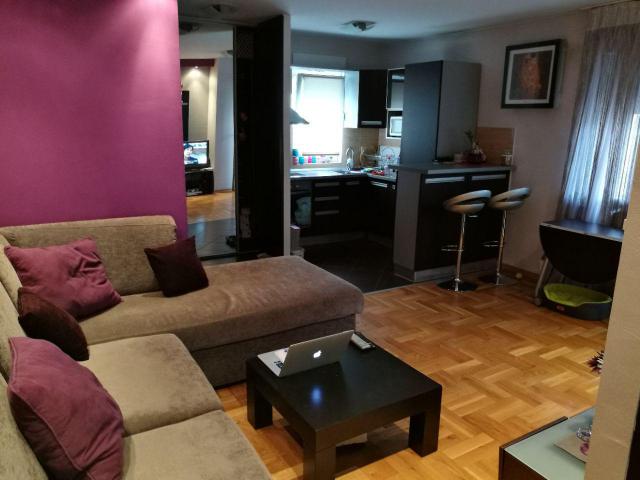 Dvosoban lux namjesten stan 60m2, Blok 9