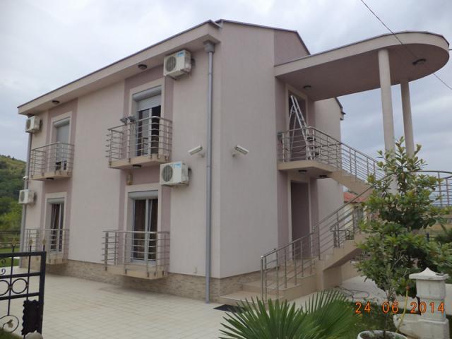 Namjestena kuca 190m2, Zabjelo