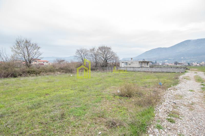 Za prodaju plac 1019m2, Masline