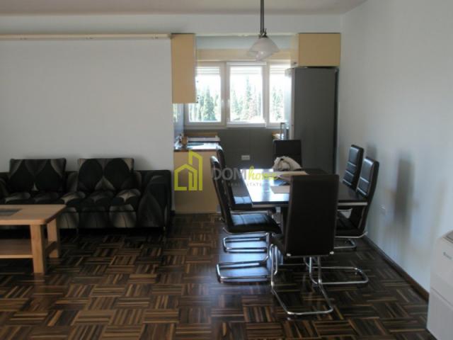 Dvosoban stan 80m2 u centru kod Gimnazije