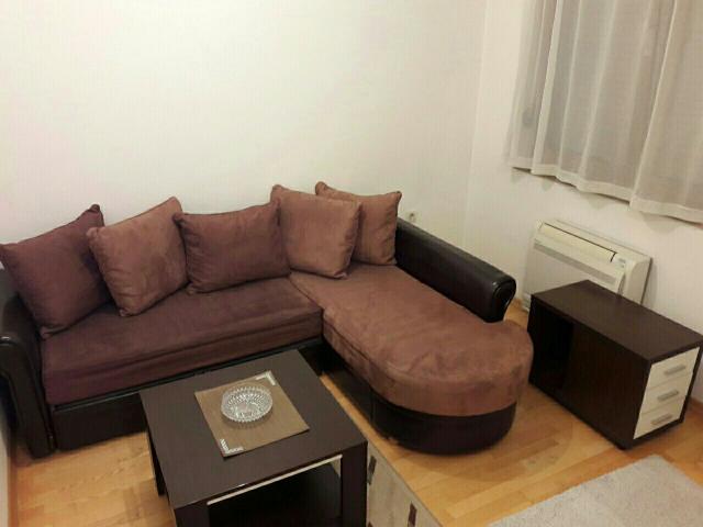 Namjestena garsonjera 30m2, preko Morace