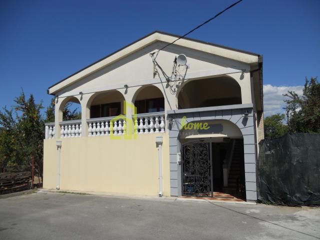 Kuca/Stan 100m2,Namjesteno