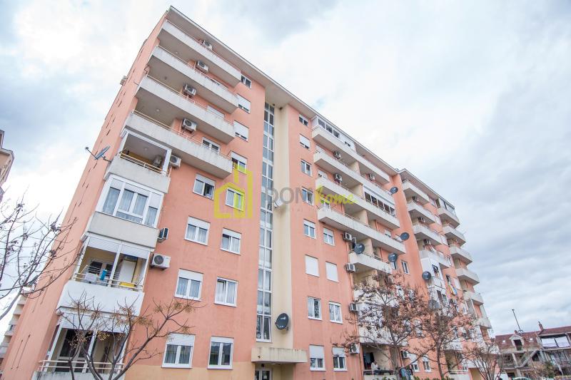 Za izdavanje dvosoban namjesten stan 57m2, na Starom Aerodromu