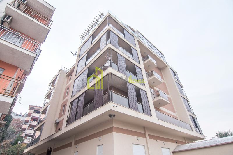 Студия 29м2, Момишичи