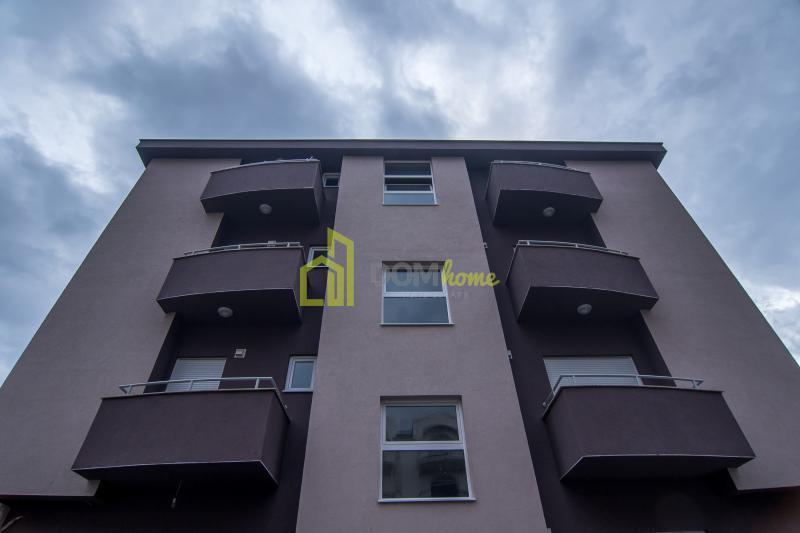 Dvosoban,polunamjesten stan,60m2,Momisici