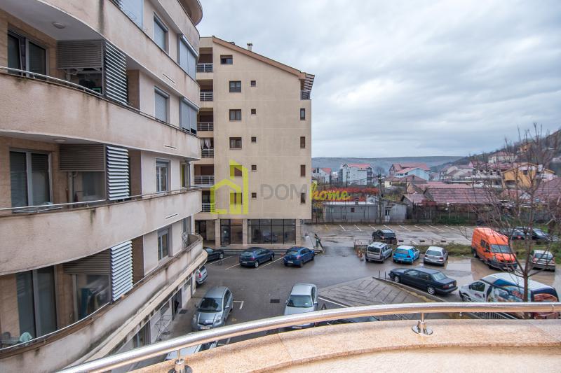 Jednosoban,nenamjesten stan,48m2,Preko Morace