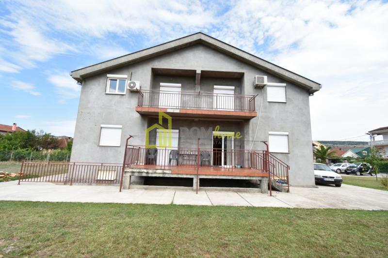 Kuća 468m2, Tološi