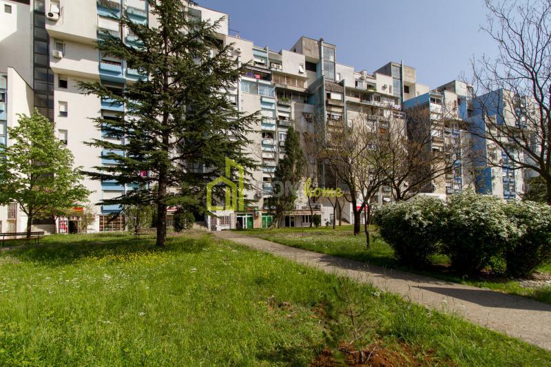 Za izdavanje namjestena garsonjera 24m2, Blok 5