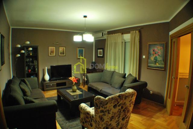 Trosoban namjesten stan 110m2 u Bloku 9