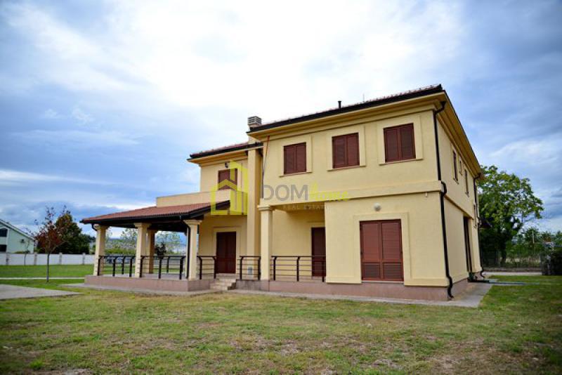 Poslovno-stambeni objekat 700m2, Zabjelo