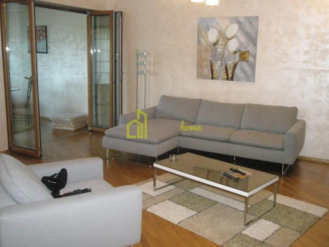 Luksuzan dvosoban stan 110m2 u centru zgrada, Nikic