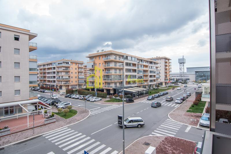 Za izdavanje jednosoban nenamjesten stan 46m2 City kvart