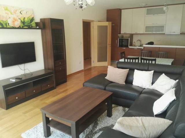 Trosoban namjesten stan 100m2, Blok 9