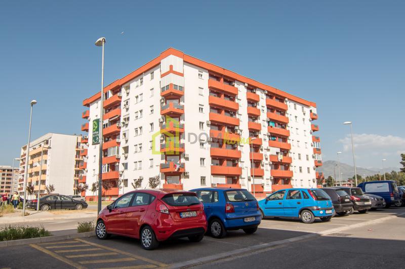 Garsonjera 32m2, Tuški put