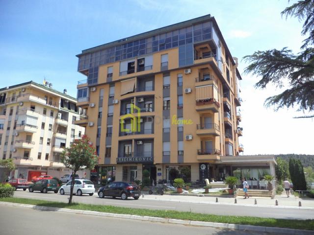 Luksuzan dvosoban stan 72m2 na obali Morace