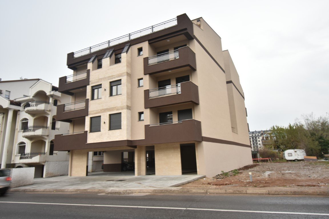 Za izdavanje nenamješten dvosoban stan 63m2, Momišići