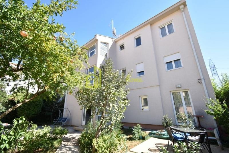Dvosoban stan 90m2, Gorica C