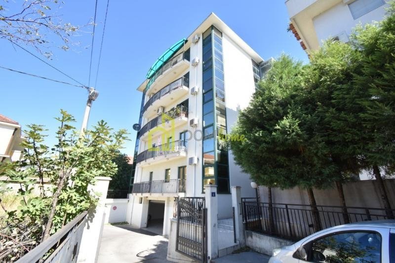 Trosoban stan 100m2, Gorica C