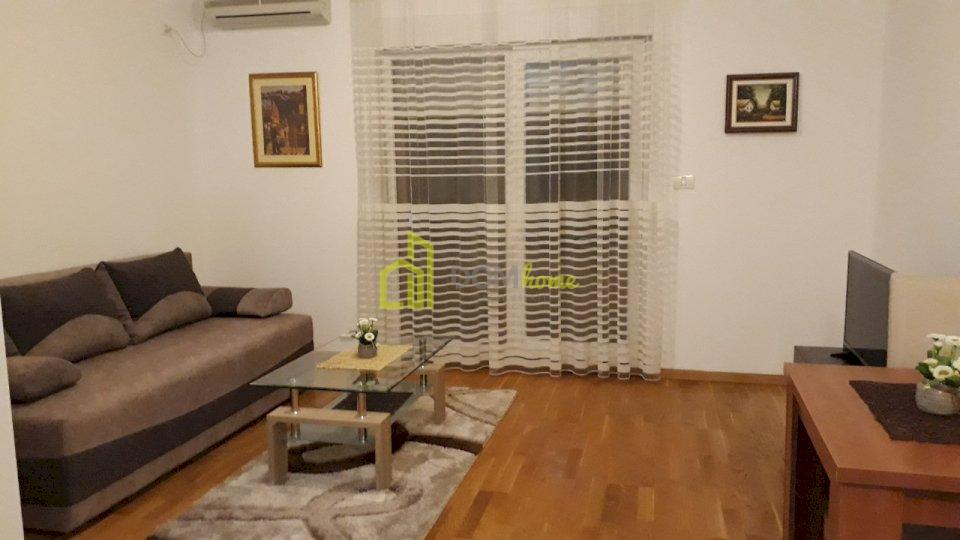 Namjestena garsonjera 30m2, City kvart