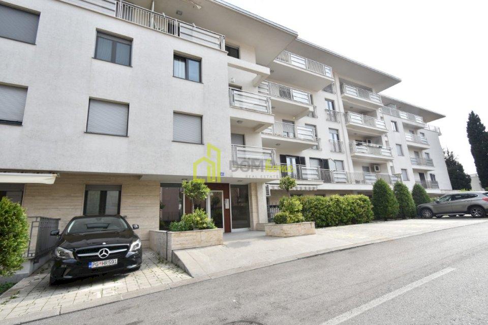 Dvosoban stan 83m2, Gorica C