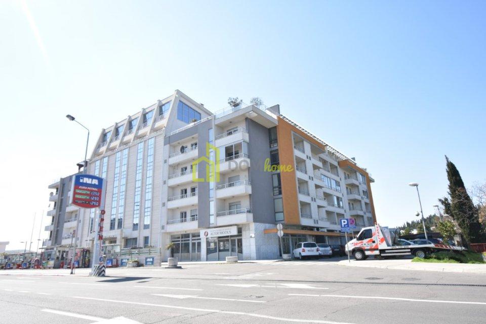 Dvosoban stan 73m2, Tuški put