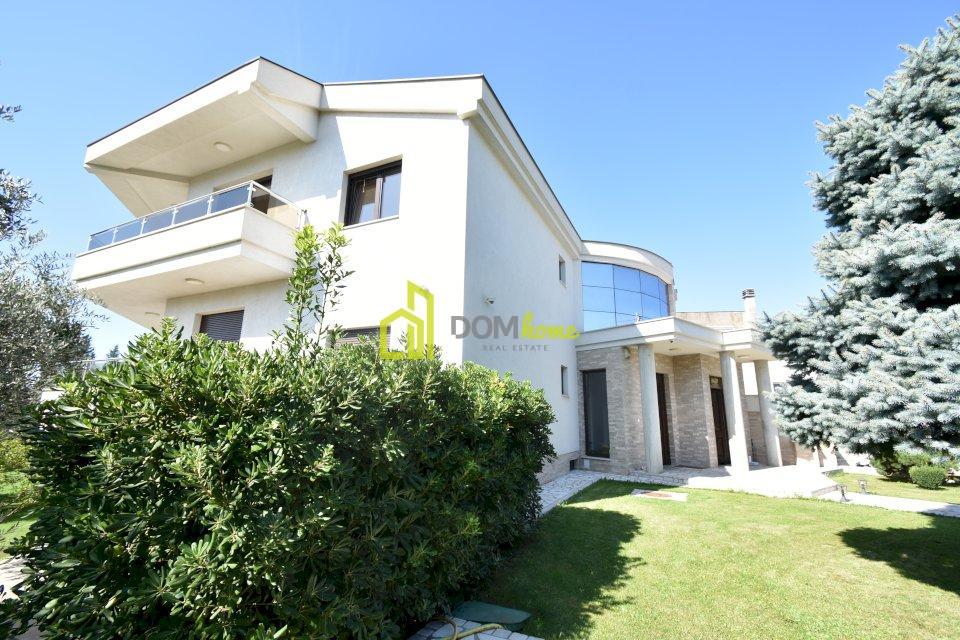 Trosoban stan 160m2, Masline