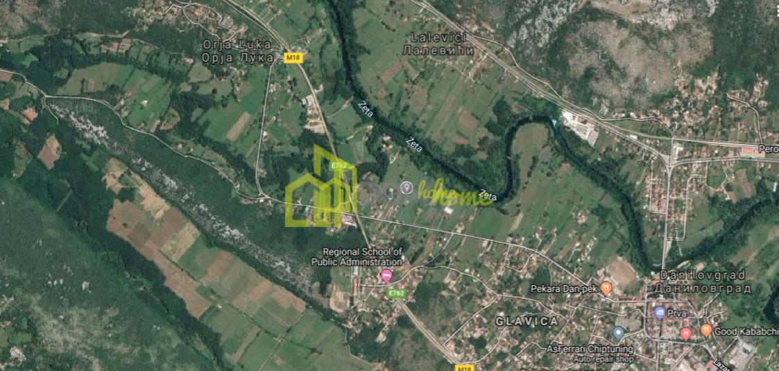 Plac 4000m2, Glavica