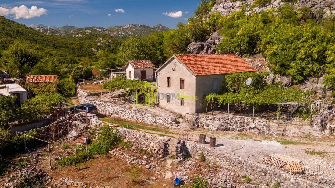 Plac 80000m2, Cetinje