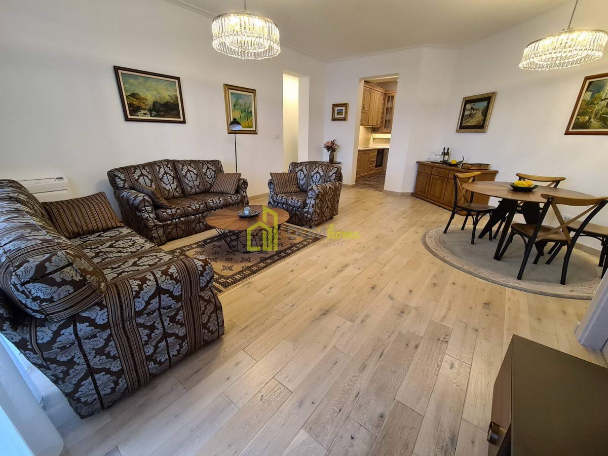 Trosoban stan 112m2, Centar