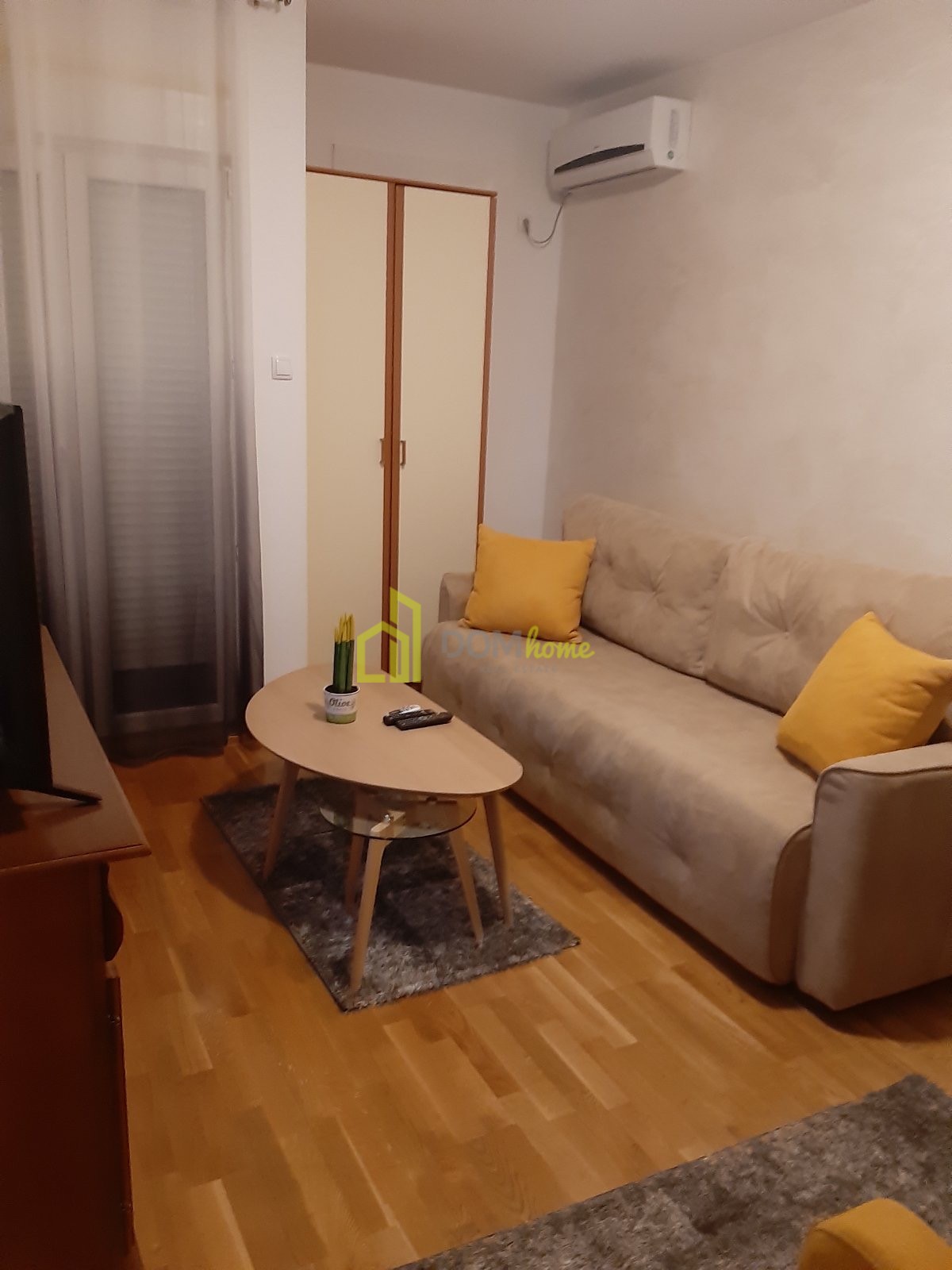 Garsonjera 27m2, Tuški put