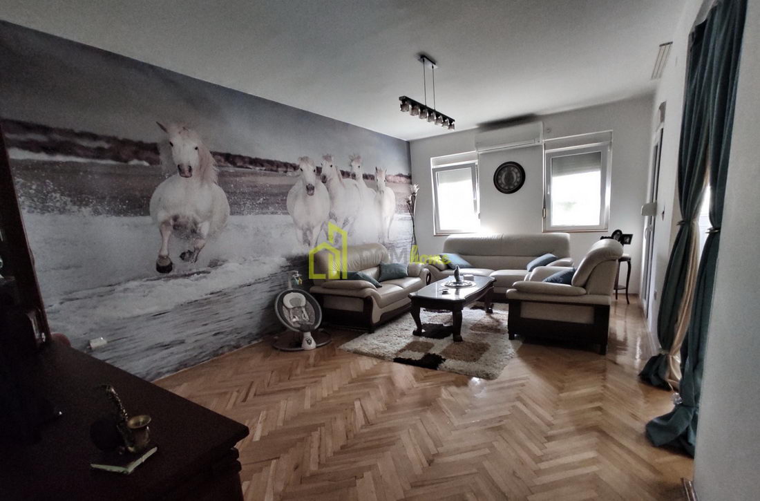 Dvosoban stan 88m2, Malo Brdo