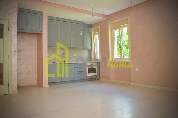 Dvosoban stan 84m2, Centar