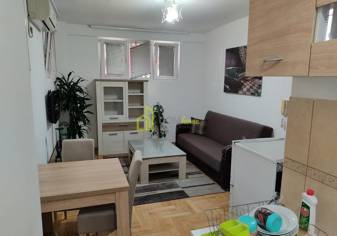 Garsonjera 30m2, Blok 9