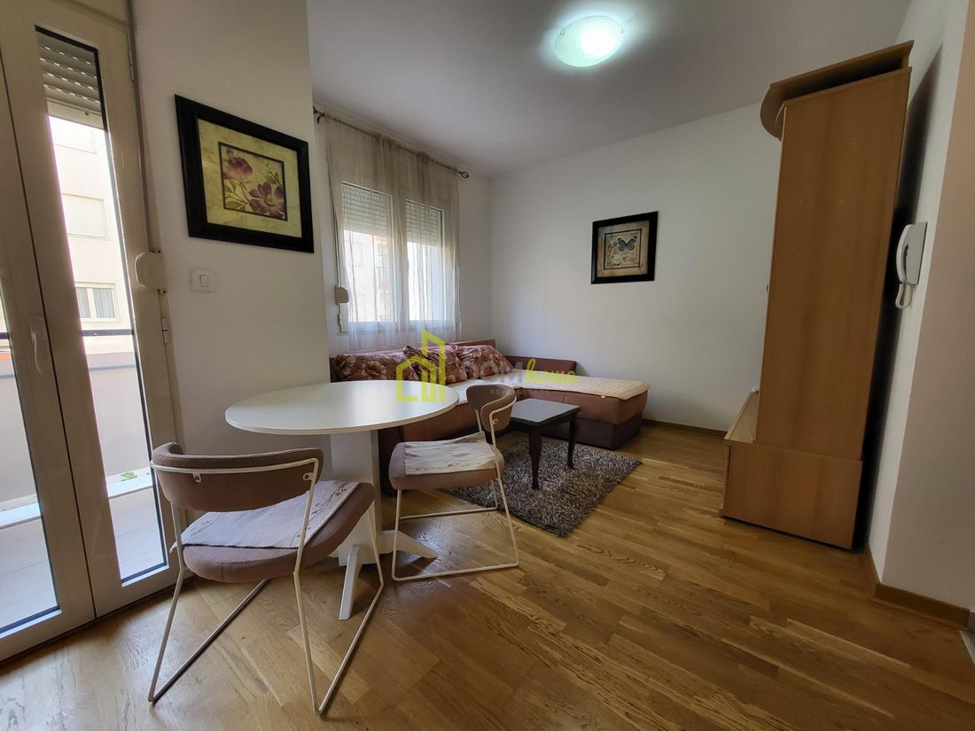 Garsonjera 25m2, Blok 9