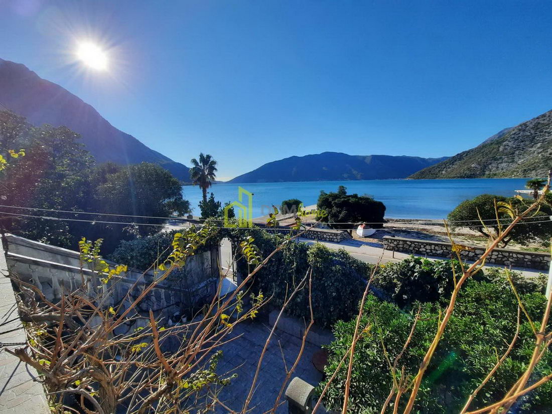 Poslovni prostor 45m2, Risan