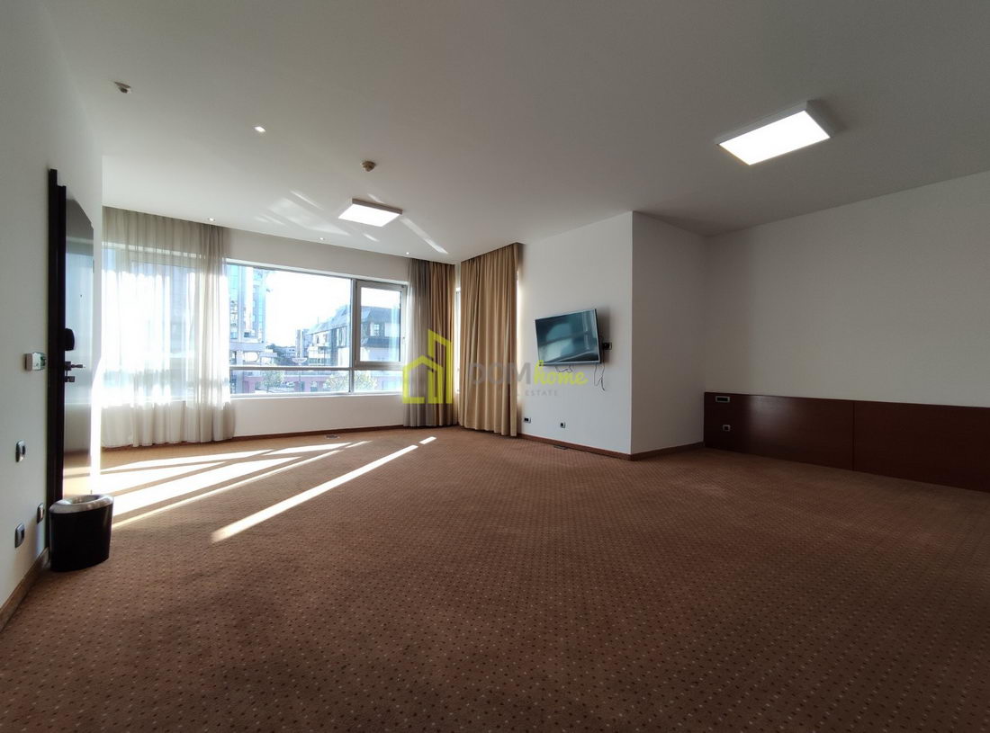 Poslovni prostor 1500m2, Preko Morače