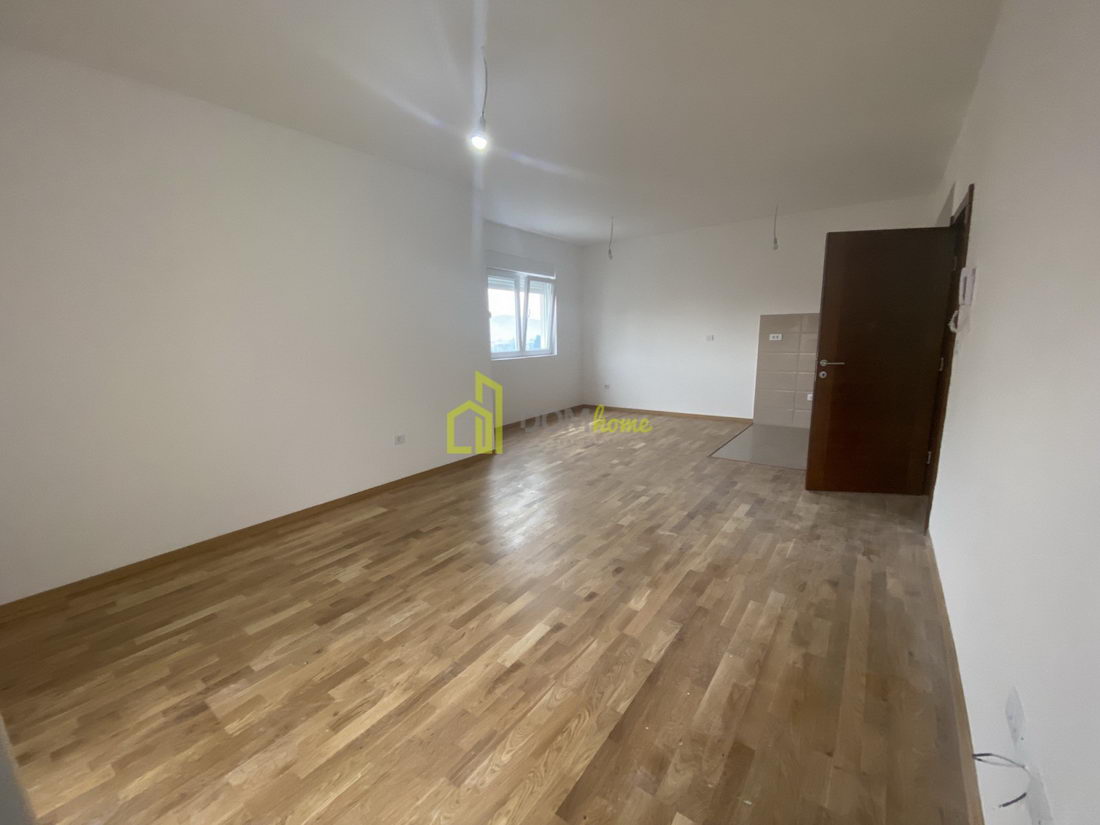 Dvosoban stan 73m2, Tuški put