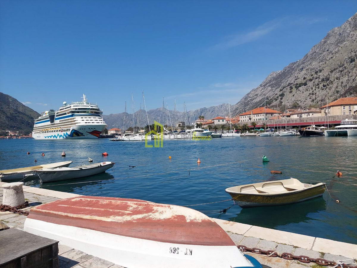 Poslovni prostor 57m2, Kotor