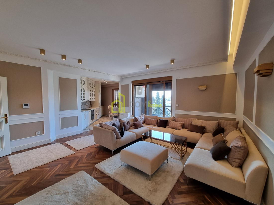 Trosoban lux stan 105m, Centar